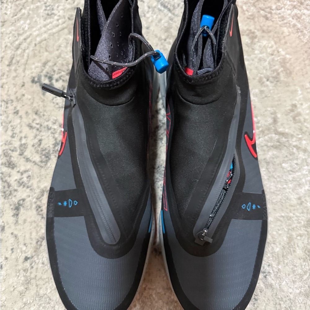 Nike Golf Black and Red Water Shoes